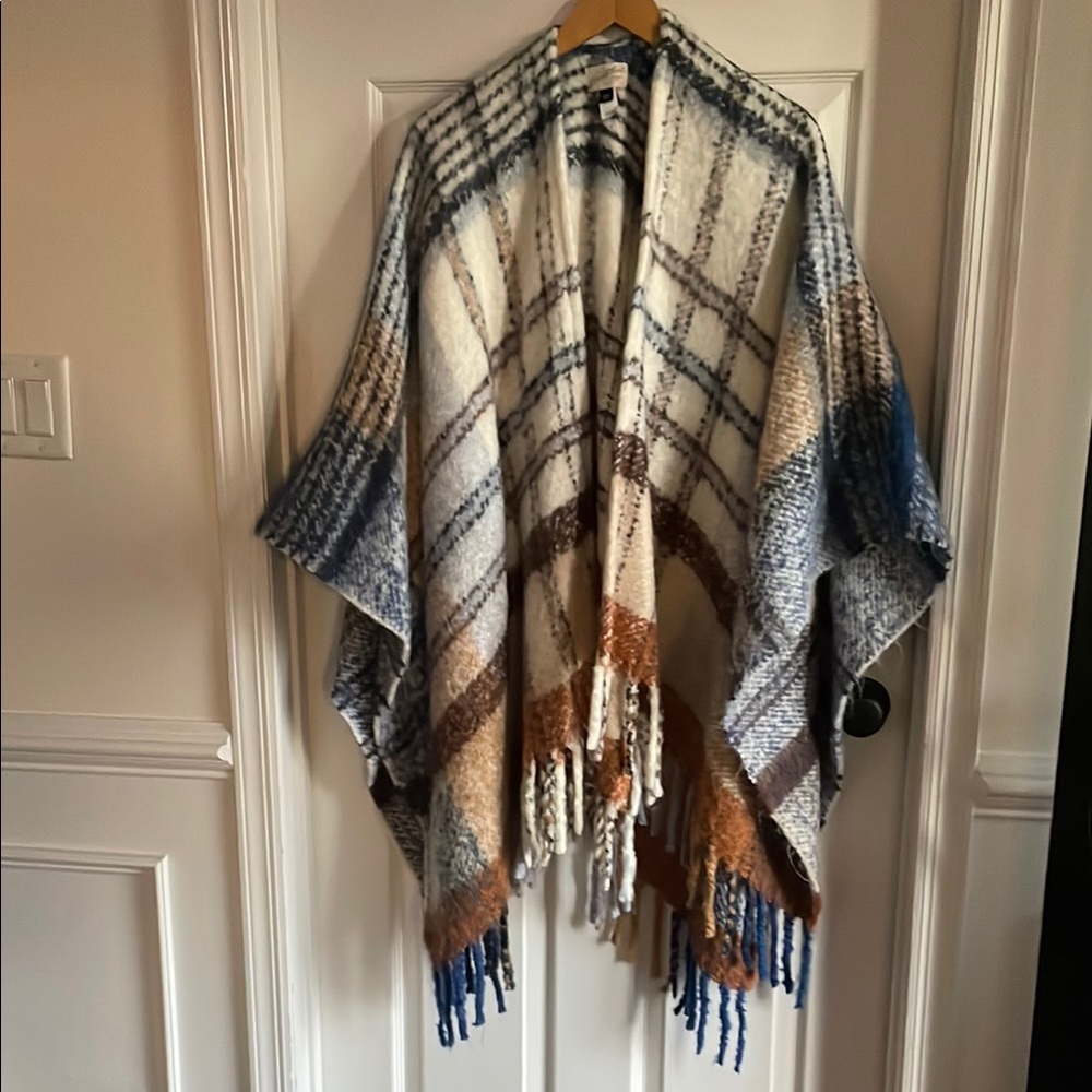Universal Thread Blue and Brown Geometric Wrap